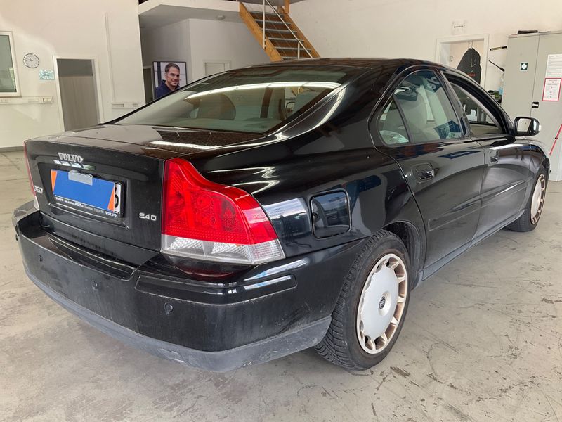 Volvo S60 2.4 D Kinetic 2007 – снимка 2