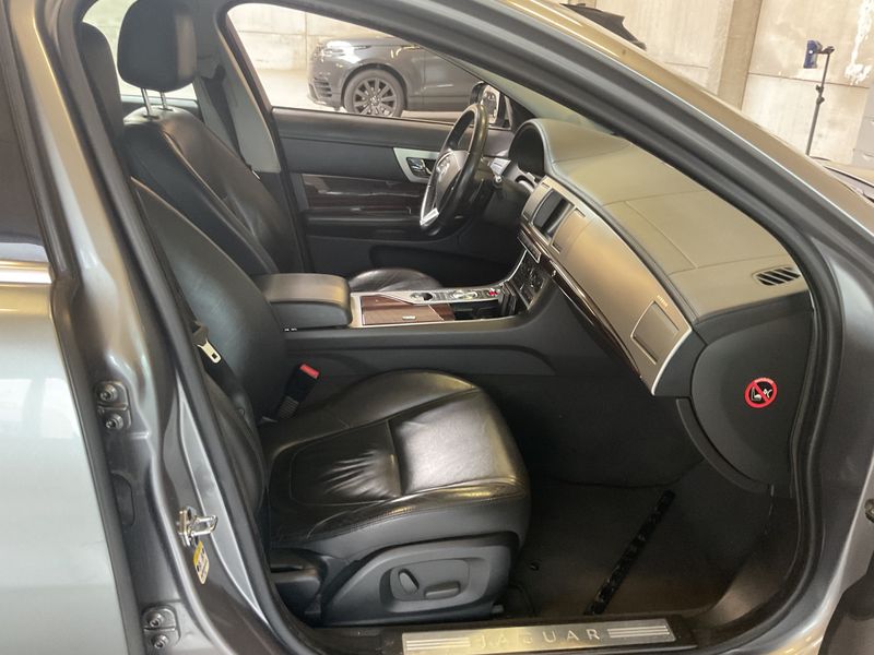Jaguar XF 2.2 D Eco 2014 – снимка 16
