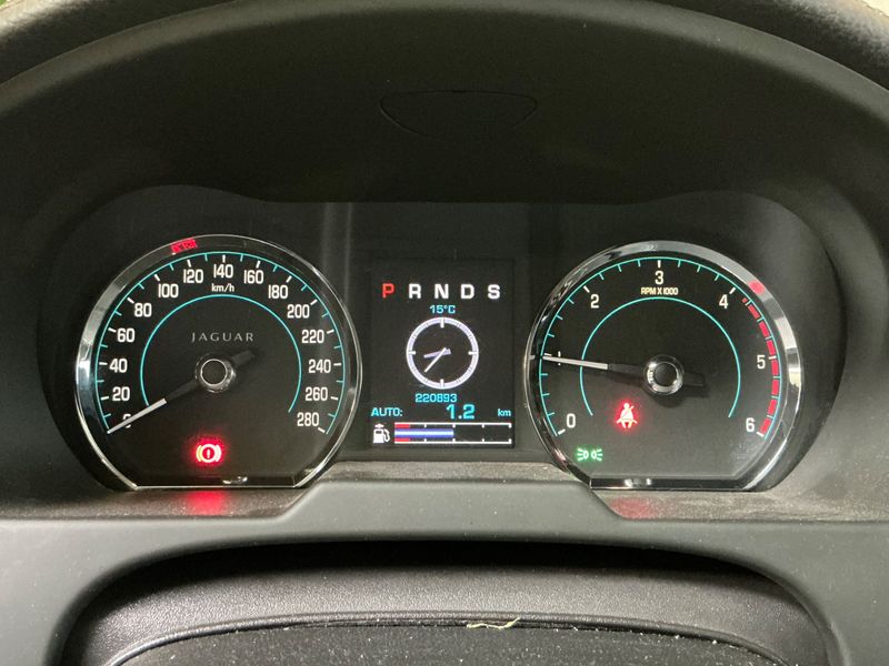 Jaguar XF 2.2 D Eco 2014 – снимка 18