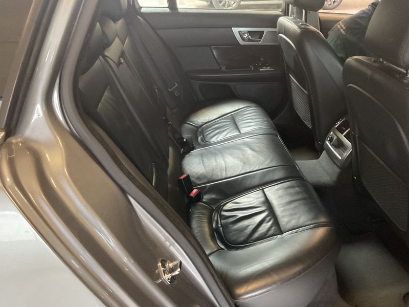 Jaguar XF 2.2 D Eco 2014 – снимка 19