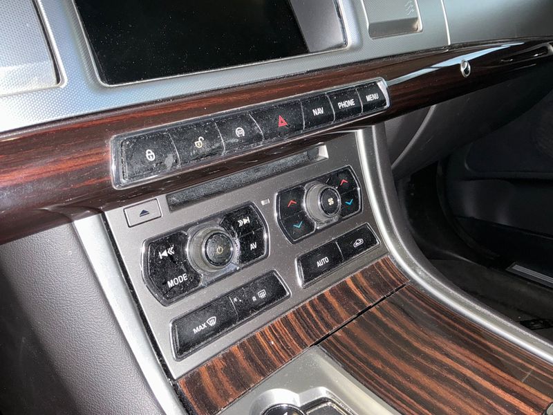 Jaguar XF 2.2 D Eco 2014 – снимка 25