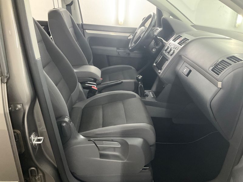 Volkswagen Touran 1.9 TDI Freestyle BlueMotion Tech 2010 – снимка 3