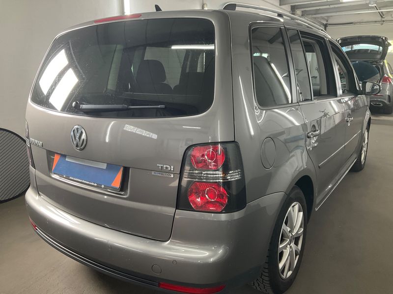 Volkswagen Touran 1.9 TDI Freestyle BlueMotion Tech 2010 – снимка 2