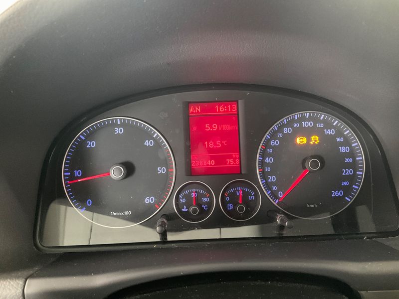 Volkswagen Touran 1.9 TDI Freestyle BlueMotion Tech 2010 – снимка 4