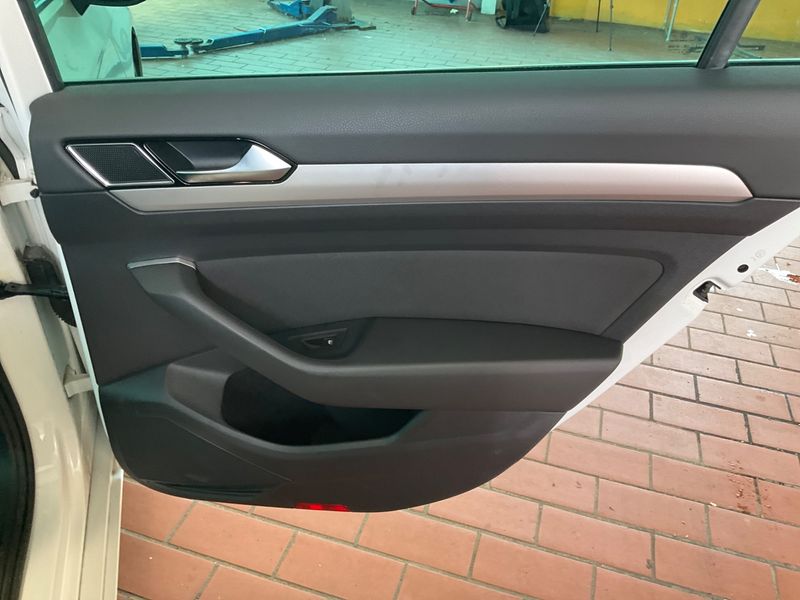 Volkswagen Passat 2.0 TDI Comfortline BlueMotion Tech 2016 – снимка 22