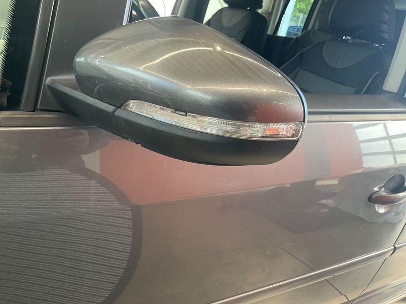 Volkswagen Touran 1.6 TDI Comfortline 2010 – снимка 26