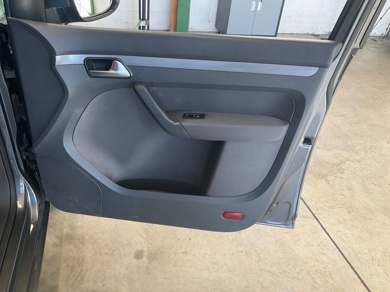 Volkswagen Touran 1.6 TDI Comfortline 2010 – снимка 37