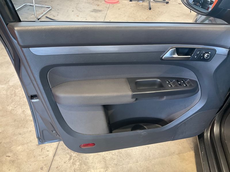 Volkswagen Touran 1.6 TDI Comfortline 2010 – снимка 38