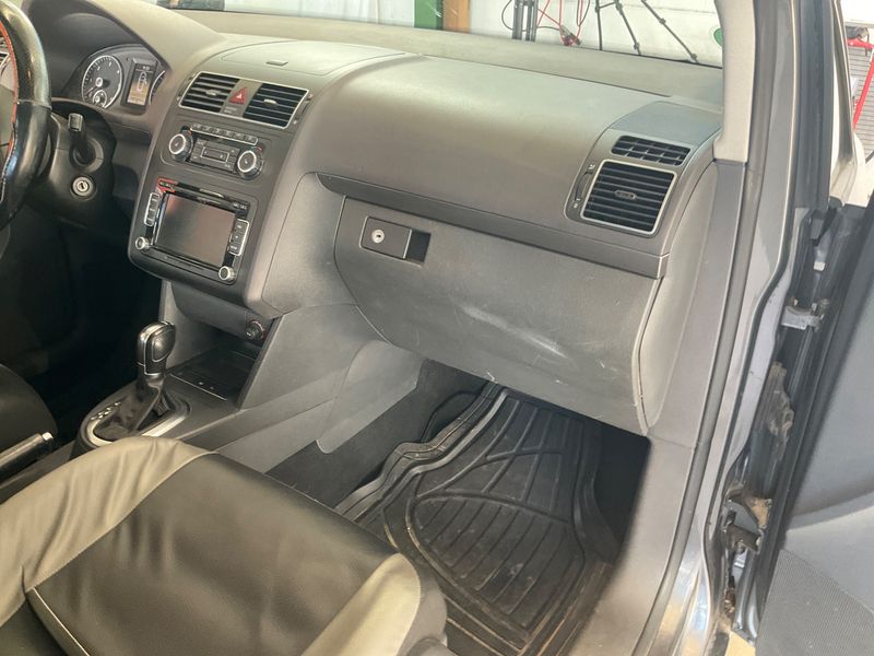 Volkswagen Touran 1.6 TDI Comfortline 2010 – снимка 33