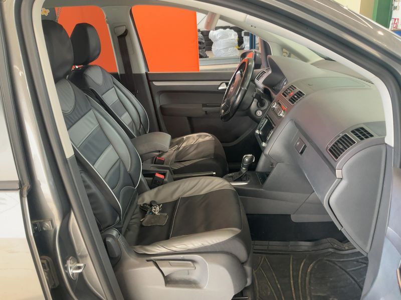 Volkswagen Touran 1.6 TDI Comfortline 2010 – снимка 17