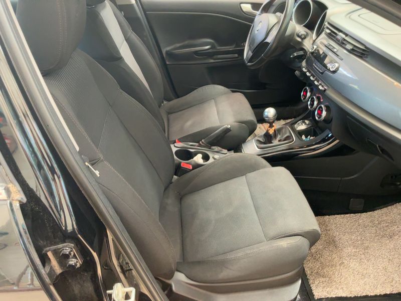 Alfa Romeo Giulietta 1.6 JTDM Distinctive 2011 – снимка 17