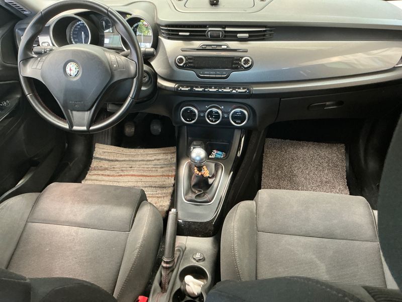 Alfa Romeo Giulietta 1.6 JTDM Distinctive 2011 – снимка 31