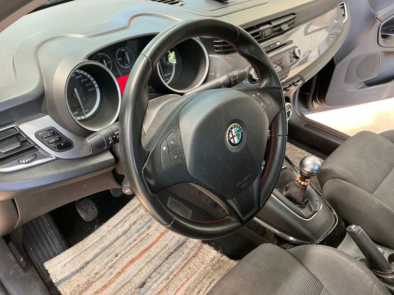 Alfa Romeo Giulietta 1.6 JTDM Distinctive 2011 – снимка 28