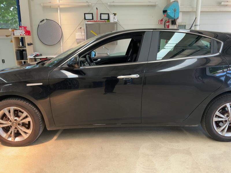 Alfa Romeo Giulietta 1.6 JTDM Distinctive 2011 – снимка 4