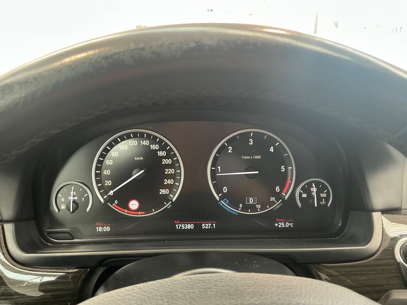 BMW 5er 520d xDrive Luxury 2015 – снимка 13