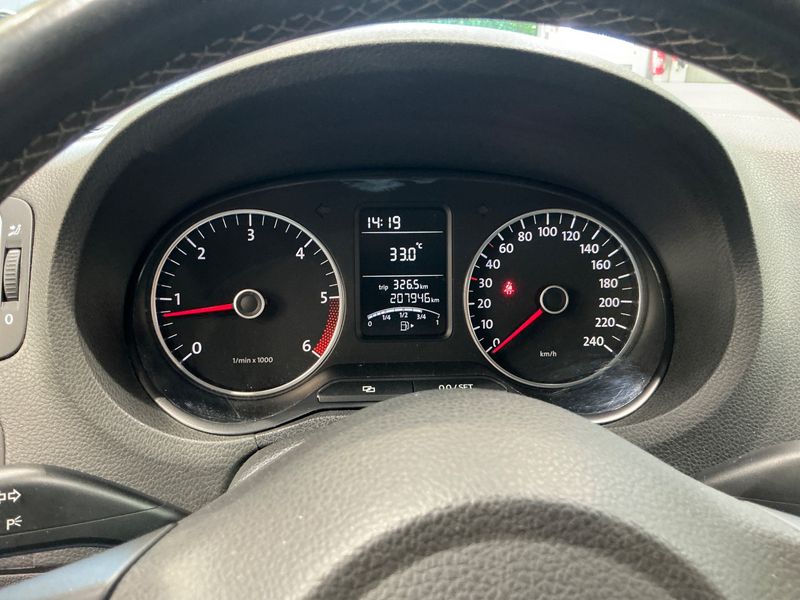 Volkswagen Polo 1.6 TDI Comfortline 2011 – снимка 4