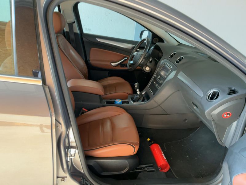 Ford Mondeo 1.6 EcoBoost Business Edition 2013 – снимка 16