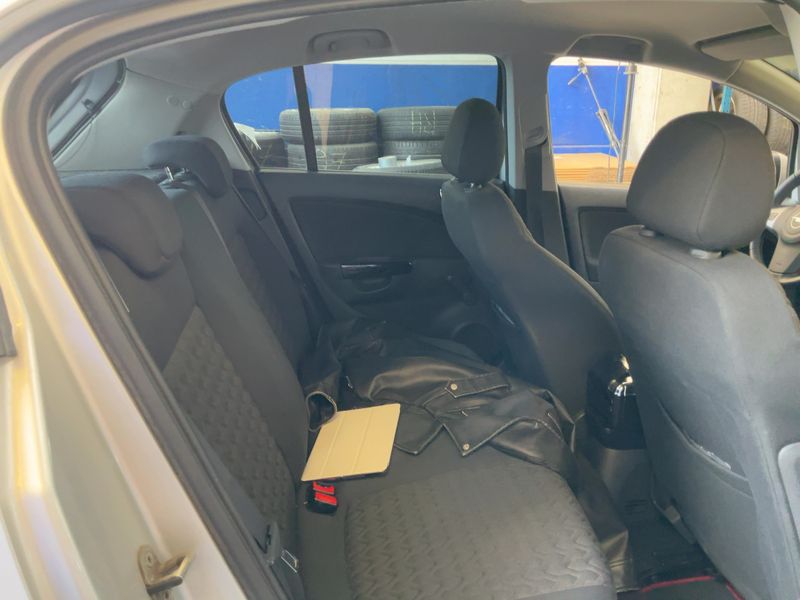 Opel Corsa 1.4 Active 2013 – снимка 19
