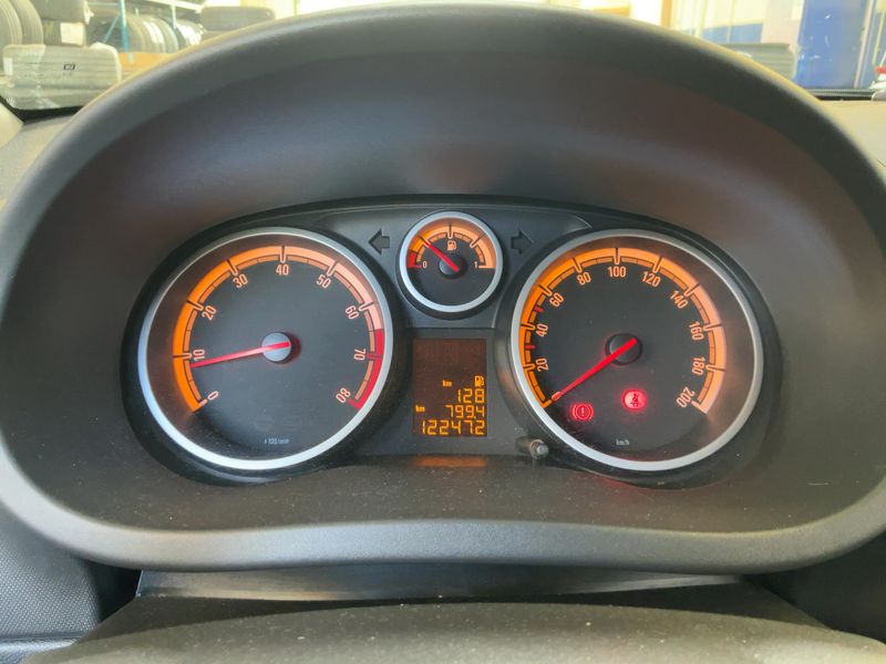 Opel Corsa 1.4 Active 2013 – снимка 18