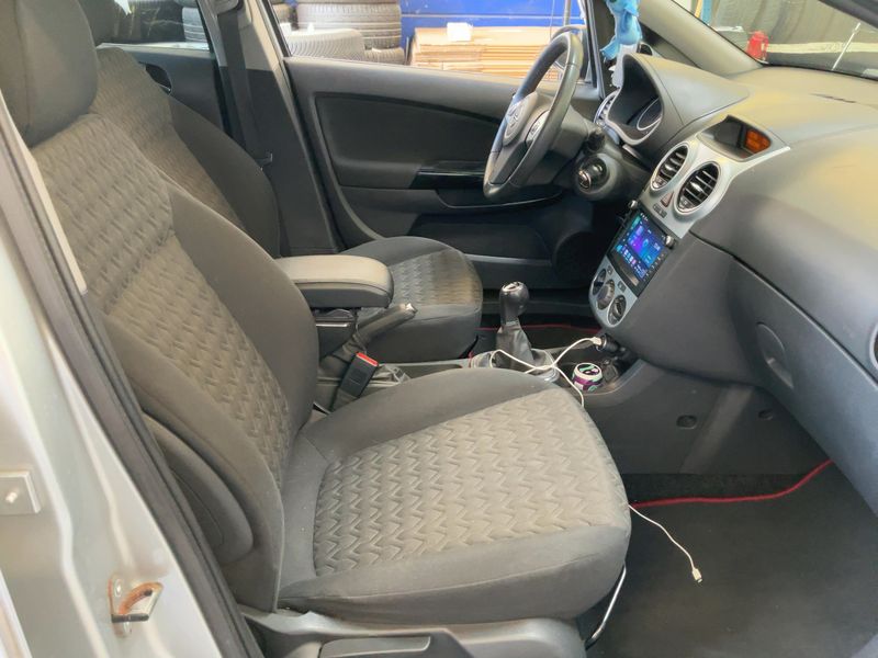 Opel Corsa 1.4 Active 2013 – снимка 16