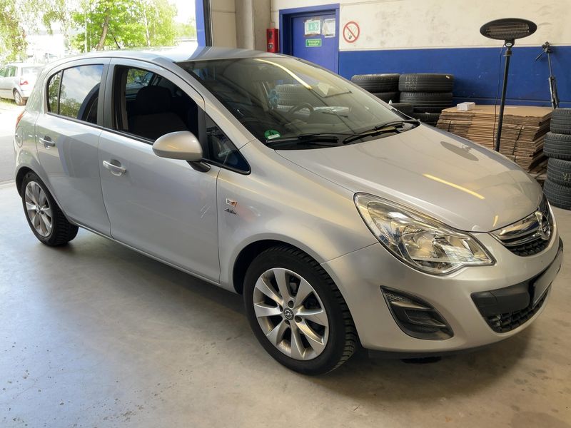 Opel Corsa 1.4 Active 2013 – снимка 12