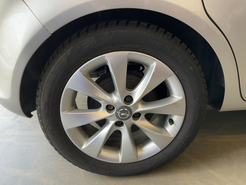 Opel Corsa 1.4 Active 2013 – снимка 9