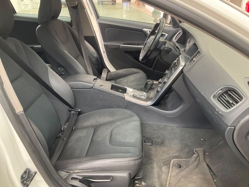 Volvo V60 2.0 D4 Momentum 2012 – снимка 3
