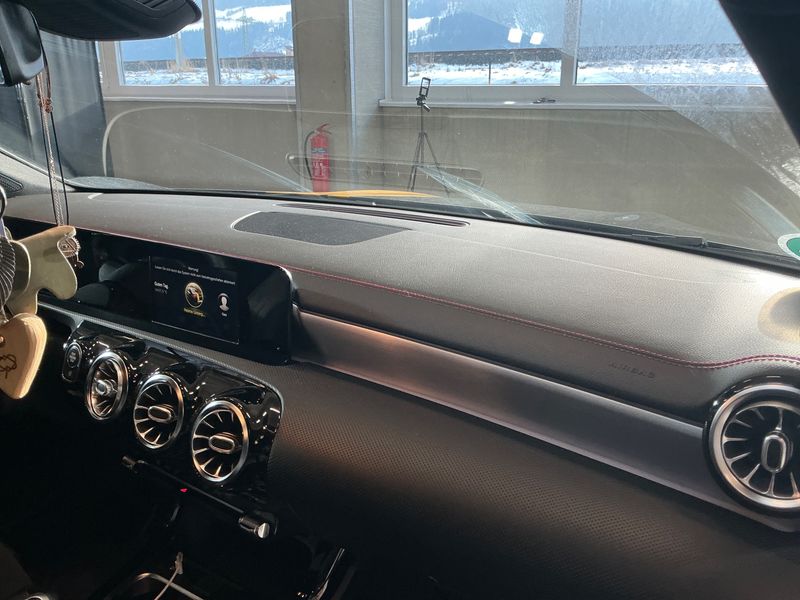 Mercedes-Benz CLA-Klasse CLA 180 AMG Line 2020 – снимка 27