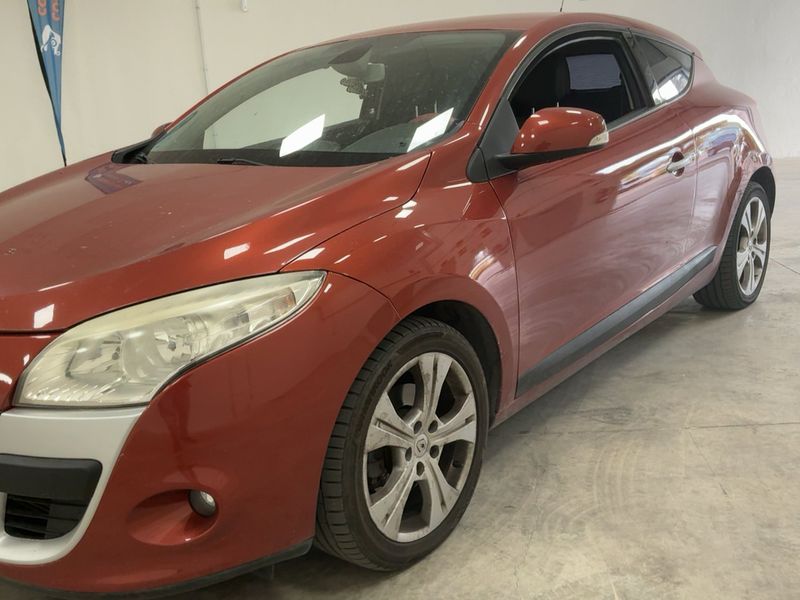 Renault Megane 2.0 TCe Dynamique 2010 – снимка 2