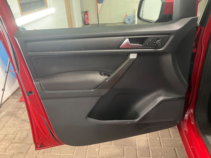 Volkswagen Caddy 1.4 TSI Comfortline BlueMotion Tech 2017 – снимка 38