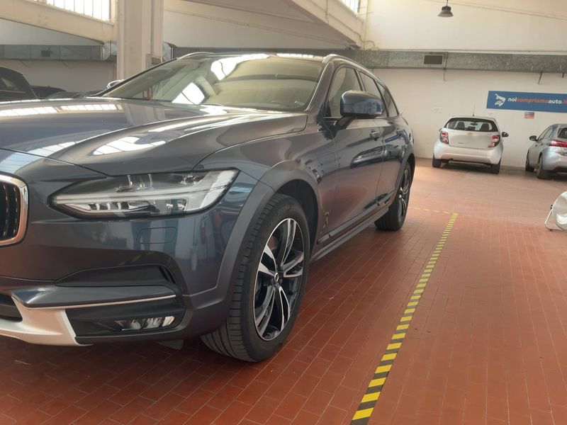 Volvo V90 Cross Country 2.0 D5 Pro AWD 2019 – снимка 2