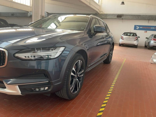 Volvo V90 Cross Country 2.0 D5 Pro AWD 2019 – снимка 2