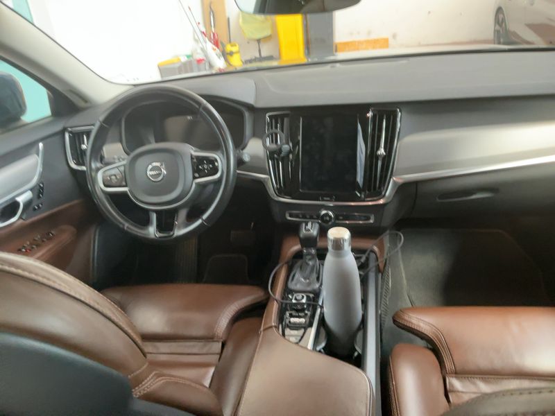 Volvo V90 Cross Country 2.0 D5 Pro AWD 2019 – снимка 17