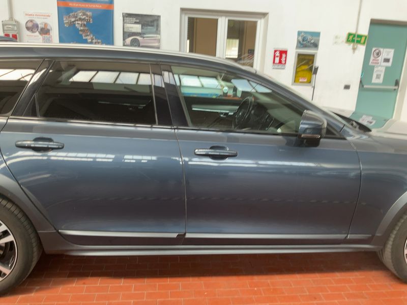 Volvo V90 Cross Country 2.0 D5 Pro AWD 2019 – снимка 10