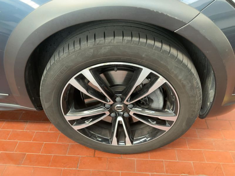 Volvo V90 Cross Country 2.0 D5 Pro AWD 2019 – снимка 11