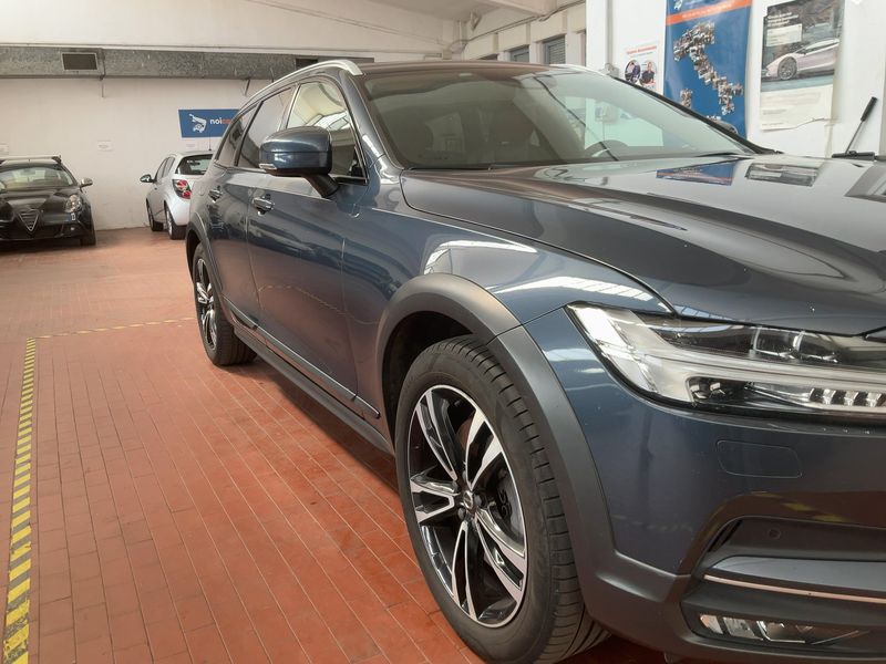 Volvo V90 Cross Country 2.0 D5 Pro AWD 2019 – снимка 12