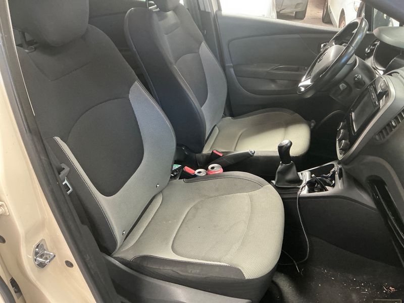Renault Captur 1.5 dCi Business 2016 – снимка 26
