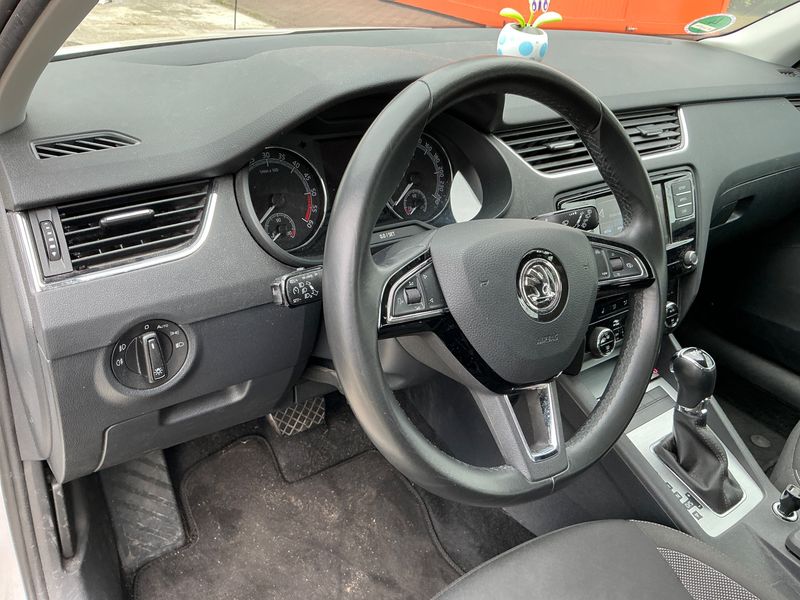 Skoda Octavia 1.6 TDI Ambition 2019 – снимка 26