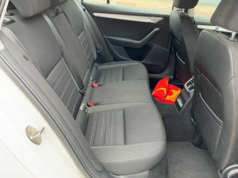 Skoda Octavia 1.6 TDI Ambition 2019 – снимка 19