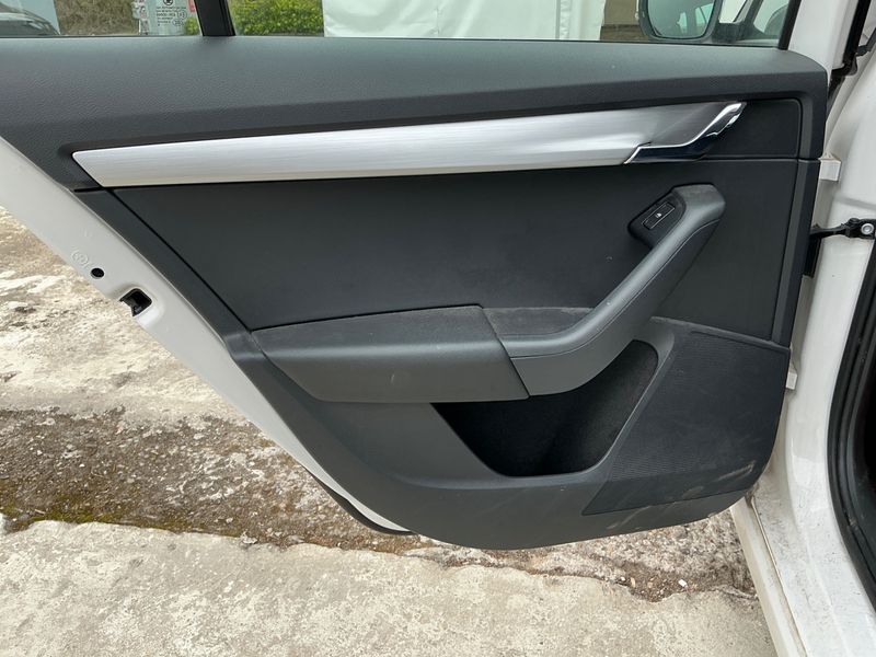 Skoda Octavia 1.6 TDI Ambition 2019 – снимка 28