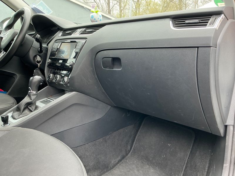 Skoda Octavia 1.6 TDI Ambition 2019 – снимка 31