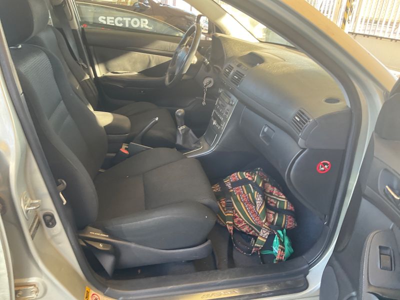 Toyota Avensis 2.0 D-4D 2003 – снимка 3