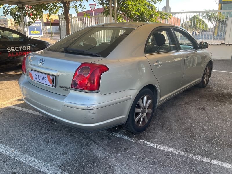 Toyota Avensis 2.0 D-4D 2003 – снимка 2