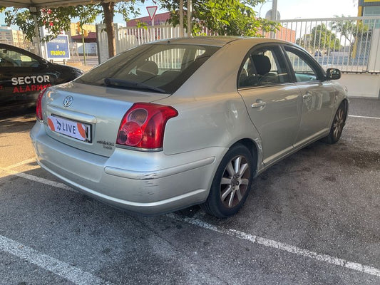 Toyota Avensis 2.0 D-4D 2003 – снимка 2