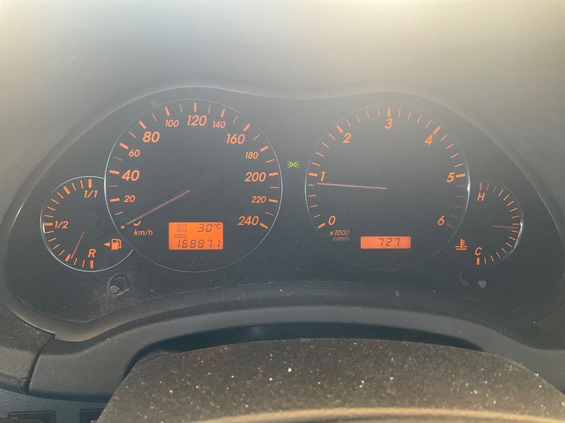 Toyota Avensis 2.0 D-4D 2003 – снимка 4