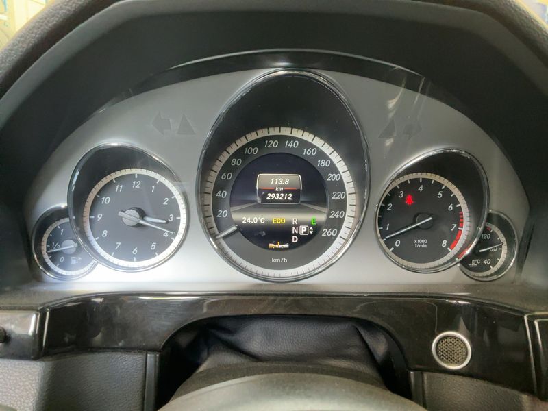 Mercedes-Benz E-Klasse E 500 CGI T BlueEfficiency 4Matic Avantgarde 2012 – снимка 18