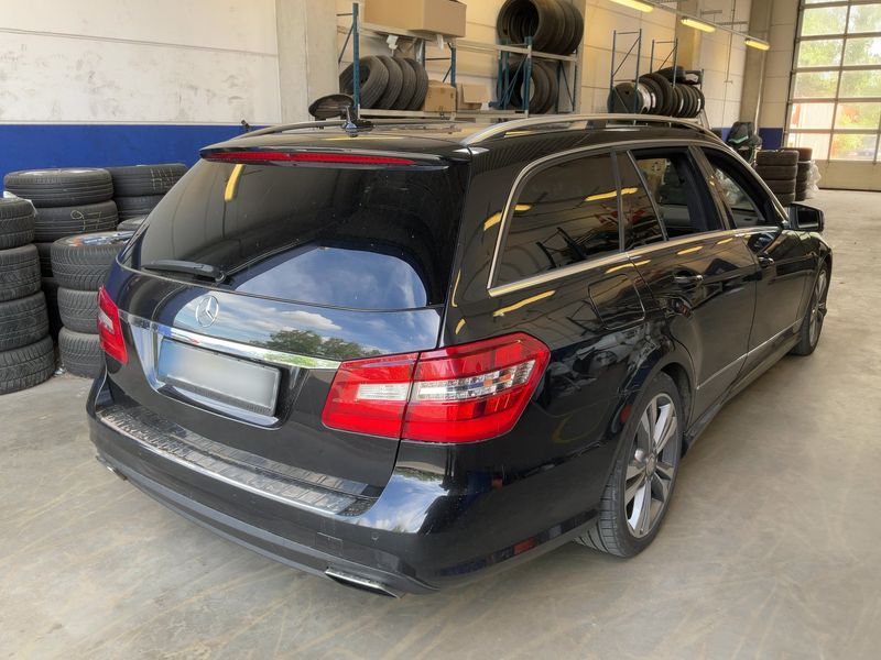 Mercedes-Benz E-Klasse E 500 CGI T BlueEfficiency 4Matic Avantgarde 2012 – снимка 8