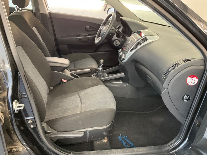Kia cee'd 1.4 Attract 2010 – снимка 3