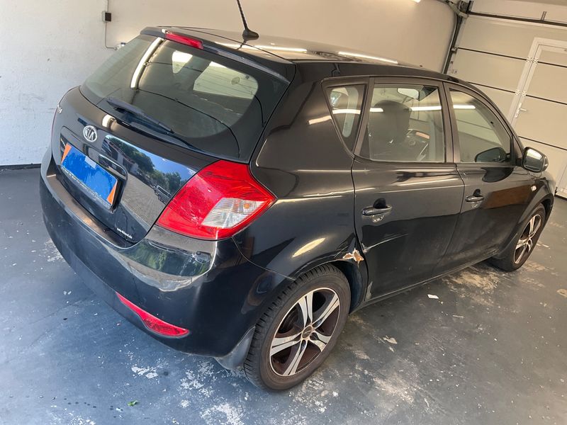 Kia cee'd 1.4 Attract 2010 – снимка 2