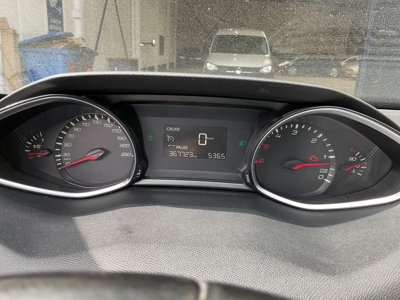 Peugeot 308 1.6 Blue-HDi Access Business 2015 – снимка 4